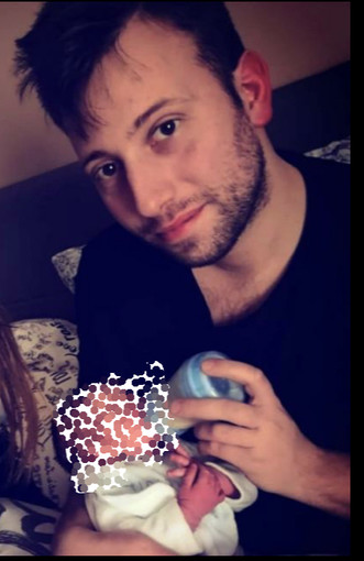 Il Portalettere Matteo Priano Daidone con il figlio Diego