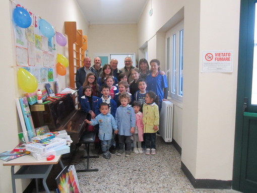 Triora: giovedì scorso il Centro Aristico di Sanremo ha donato un pianoforte alla scuola 'Ferraironi'