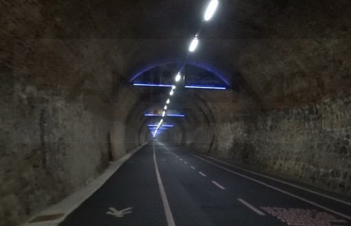 Nuova illuminazione nella galleria della ciclabile tra Sanremo e Ospedaletti: acquistate 100 lampade e 200 led
