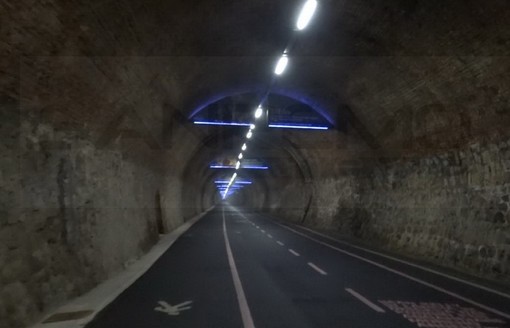 Nuova illuminazione nella galleria della ciclabile tra Sanremo e Ospedaletti: acquistate 100 lampade e 200 led Nuova illuminazione nella galleria della ciclabile tra Sanremo e Ospedaletti: acquistate 100 lampade e 200 led