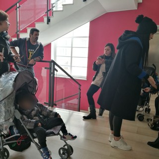 Ventimiglia: bambini rimangono bloccati alla fermata dello scuolabus, la protesta delle mamme Ventimiglia: bambini rimangono bloccati alla fermata dello scuolabus, la protesta delle mamme