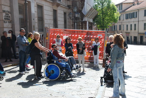 Imperia: passeggiata contro le barriere architettoniche. Anche il Consigliere Pd Fiorenzo Marino tra i partecipanti: "Criticità già note, a cui stiamo lavorando"