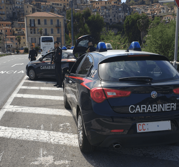 Ventimiglia: entra in una vetreria di Roverino mettendo a soqquadro il laboratorio, arrestato 29enne algerino