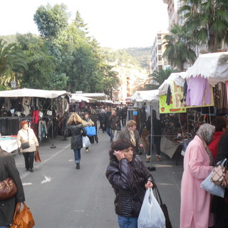 Ventimiglia: nuova viabilità, mercato del venerdì e orari locali con musica al centro dell’assemblea pubblica del Comitato “Giardini Mare”