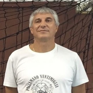 Nella foto Pippo Malatino, coach della Pallamano Ventimiglia