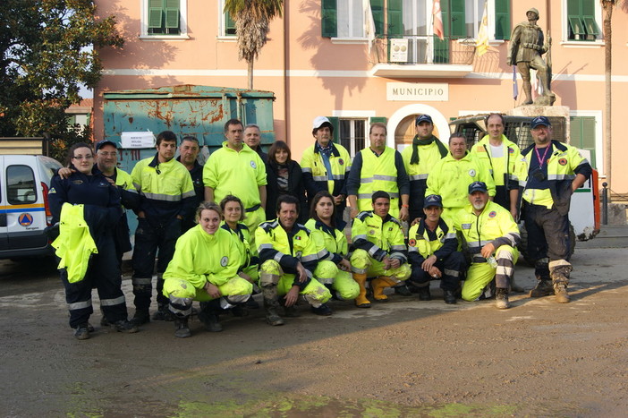 Dolceacqua: gruppi di volontari della Protezione Civile in aiuto alla popolazione dello spezzino
