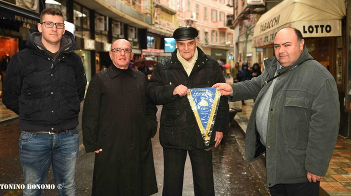 Il 78enne ommerciante di Sanremo Attilio Bonomo premiato per i suoi trascorsi militari