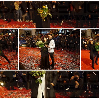 #Festival2017: in mezzo a due ali di folla ecco i protagonisti sulla 'passerella' (Foto e video dalla diretta) #Festival2017: in mezzo a due ali di folla ecco i protagonisti sulla 'passerella' (Foto e video dalla diretta)