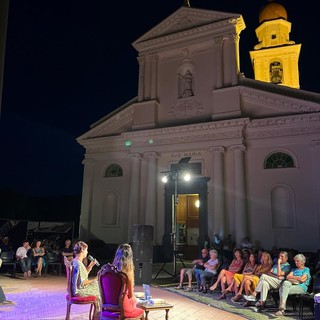 San Bartolomeo al Mare: Bea Buozzi e Paolo Roversi dialogano mercoledì in piazza Rovere San Bartolomeo al Mare: Bea Buozzi e Paolo Roversi dialogano mercoledì in piazza Rovere