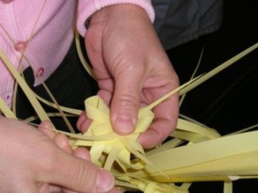 La ‘Cumpagnia d’a Parmura’ organizza il tradizionale corso s’intreccio del “Parmurelu De.Co.” tradizionale di Bordighera