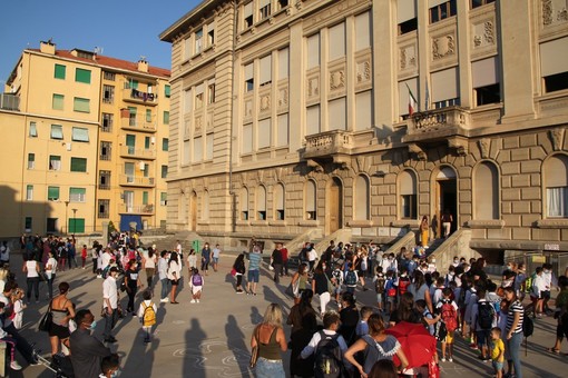 Le immagini dalla scuola di via Volta Le immagini dalla scuola di via Volta