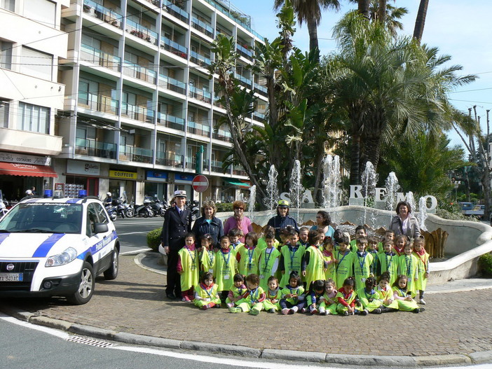 I Vigili Urbani e la 'Santa Marta' oggi nel progetto 'Brum brum alla scoperta della mia città Sanremo: i monumenti'