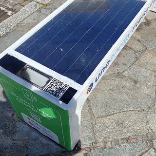 Sanremo: panchina fotovoltaica nuovamente vandalizzata e l'altra non carica il telefono (Foto)