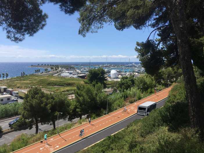 Pista ciclabile: Imperia al centro critica il 'Piano B' di Scajola "Non è la moltiplicazione dei pani e dei pesci" Pista ciclabile: Imperia al centro critica il 'Piano B' di Scajola "Non è la moltiplicazione dei pani e dei pesci"