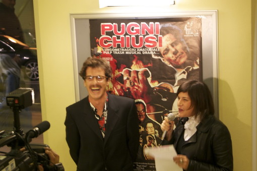 Ventimiglia: tutto esaurito ieri al Teatro Comunale per la prima di 'Pugn chiusi'