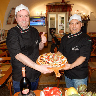 La Pizzeria Sant'Ampelio propone 'Sant'Ampelio Home, la pizza Mondiale a casa tua', senza costi di consegna