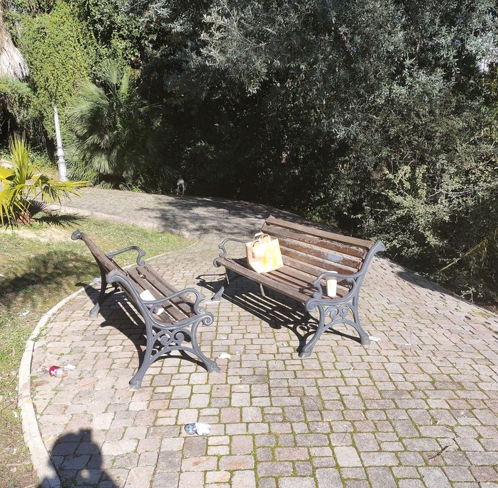 Le panchine di Villa del Sole Le panchine di Villa del Sole