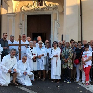 Imperia: la Confraternita di San Pietro Apostolo ha guidato il pellegrinaggio al Santuario dell’Assunta di Piani Imperia: la Confraternita di San Pietro Apostolo ha guidato il pellegrinaggio al Santuario dell’Assunta di Piani