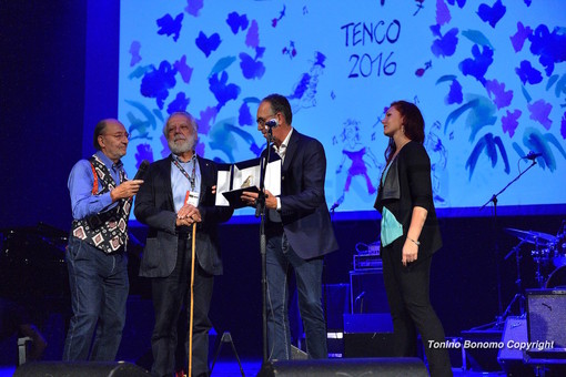 Area Sanremo e Premio Tenco, la soddisfazione del Sindaco Biancheri dal palco dell'Ariston: “È la città che vogliamo, è la città della musica”