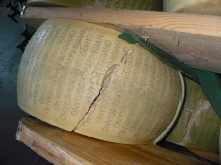 Imperia: domani all'Arci Rifondazione Comunista distribuisce il parmigiano 'partigiano' Imperia: domani all'Arci Rifondazione Comunista distribuisce il parmigiano 'partigiano'