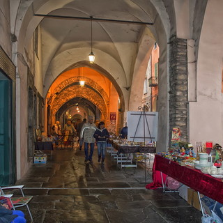 Pieve di Teco: tradizionale mercatino dell'antiquariato lungo le strade del borgo