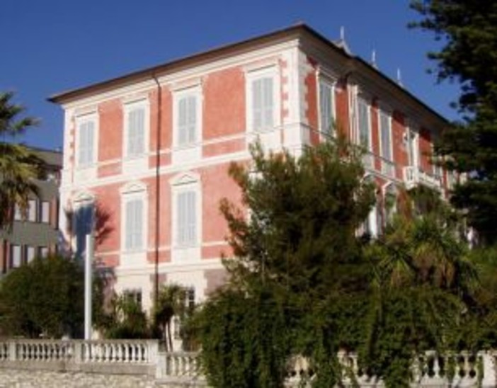 Diano Marina: alla 'Sala Falchi' la mostra di Giuliano Colì Diano Marina: alla 'Sala Falchi' la mostra di Giuliano Colì