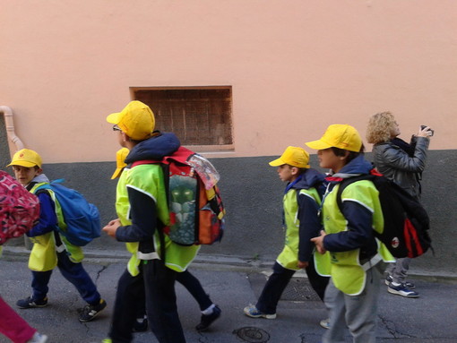 Sanremo: al via progetto Pedibus nei plessi di scuola primaria 'Maria Montessori' e 'Dani Scaini' Sanremo: al via progetto Pedibus nei plessi di scuola primaria 'Maria Montessori' e 'Dani Scaini'
