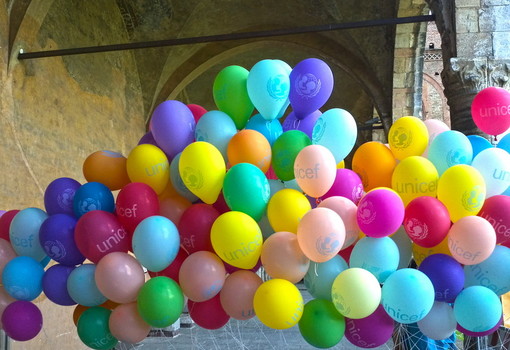 San Biagio della Cima: questa mattina i bimbi del paese alzeranno al cielo i palloncini dell'Unicef San Biagio della Cima: questa mattina i bimbi del paese alzeranno al cielo i palloncini dell'Unicef