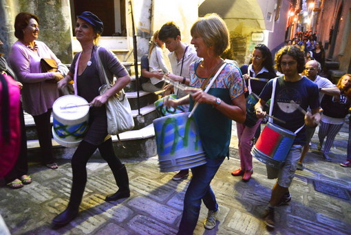 Doppio appuntamento domani sera per il 'Perinaldo Festival' con 'Il paese suona' Doppio appuntamento domani sera per il 'Perinaldo Festival' con 'Il paese suona'