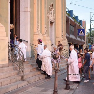 Sanremo: con il Vescovo Mons. Suetta ieri la processione per i festeggiamenti alla Parrocchia degli Angeli (Foto)
