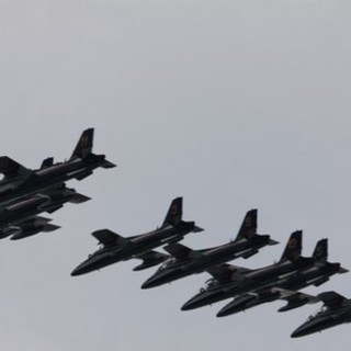 Sanremo: rumore d'aerei nel cielo, sono le Frecce Tricolori in prova