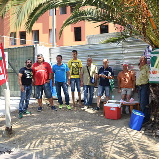 Sanremo: sciopero al Palasalute di via San Francesco, lavoratori in arretrato di due stipendi e futuro a rischio (Foto e Video) Sanremo: sciopero al Palasalute di via San Francesco, lavoratori in arretrato di due stipendi e futuro a rischio (Foto e Video)