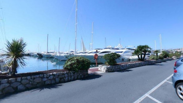 Sanremo: a causa di numerosi furti, chiuso il cancello in fondo ai pontili di Portosole Sanremo: a causa di numerosi furti, chiuso il cancello in fondo ai pontili di Portosole