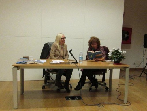 Ventimiglia: presentato alla biblioteca Aprosiana il libro “Dopo la mareggiata” di Daniela Bruno Ventimiglia: presentato alla biblioteca Aprosiana il libro “Dopo la mareggiata” di Daniela Bruno