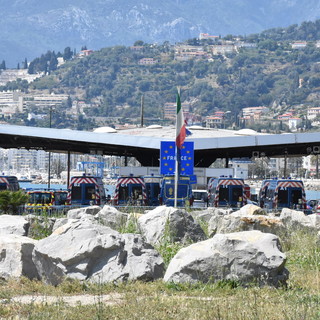 Dopo quella leggera ecco il progetto di una metropolitana sotterranea che potrebbe unire Nizza con Montecarlo e soprattutto Ventimiglia Dopo quella leggera ecco il progetto di una metropolitana sotterranea che potrebbe unire Nizza con Montecarlo e soprattutto Ventimiglia