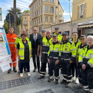 Sanremo: un gazebo della Protezione Civile per informare i cittadini sulle possibili allerte (Foto)