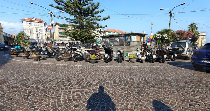 Sanremo: due nostre lettrici non condivide le scelte fatte su piazza Colombo "Tristezza e desolazione" Sanremo: due nostre lettrici non condivide le scelte fatte su piazza Colombo "Tristezza e desolazione"