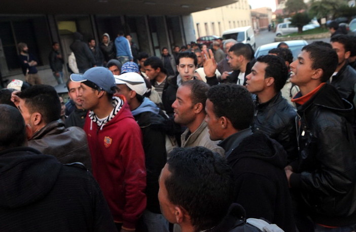 Ventimiglia: da oltre un mese l'emergenza migranti "Chapeaux pur la Croix Rouge"