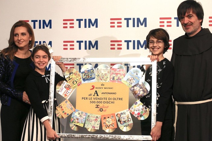 #Festival2017: con un medley dei più famosi brani dello Zecchino, il Piccolo Coro dell'Antoniano apre la terza serata