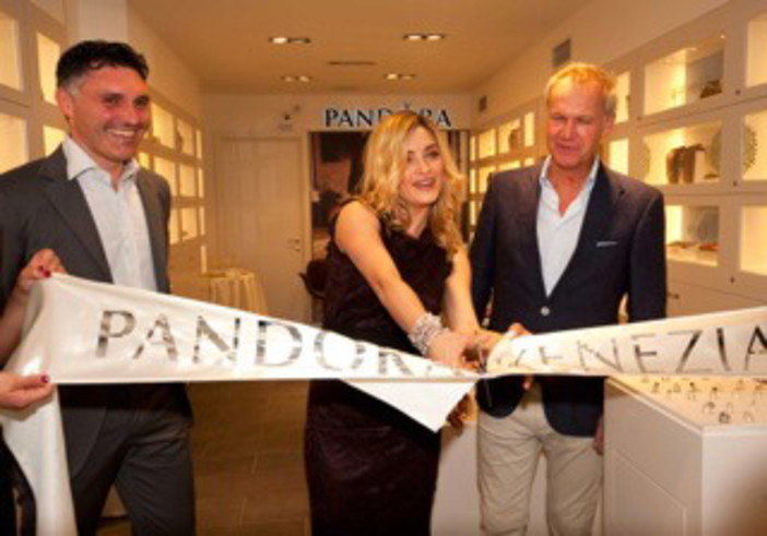 Sanremo: da giovedì a sabato prossimi alla gioielleria Antica Cannoletta torna 'Pandora' Sanremo: da giovedì a sabato prossimi alla gioielleria Antica Cannoletta torna 'Pandora'