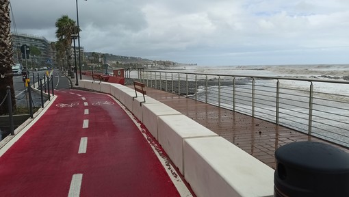 Ventimiglia, Forza Italia: "Proteggere la passeggiata a sbalzo di Scullino è costato oltre un milione di euro" Ventimiglia, Forza Italia: "Proteggere la passeggiata a sbalzo di Scullino è costato oltre un milione di euro"