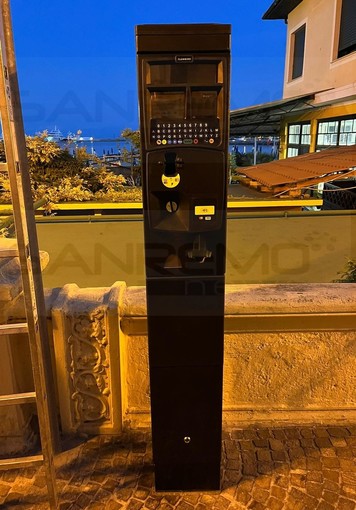 Sanremo: installati i parcometri in corso Trento Trieste, da oggi il parcheggio si paga sulla 'ciclabile bis' (Foto) Sanremo: installati i parcometri in corso Trento Trieste, da oggi il parcheggio si paga sulla 'ciclabile bis' (Foto)