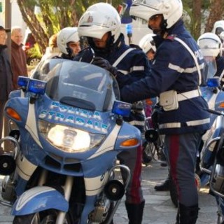 Ventimiglia: fugge all'alt della Polizia Stradale e lascia sull'asfalto 200 kg di hashish