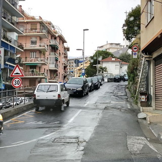 Sanremo: parcheggio selvaggio 'cronico' in zona 'Borgo', lettrice "Se non si fanno i controlli accade questo" (Foto) Sanremo: parcheggio selvaggio 'cronico' in zona 'Borgo', lettrice "Se non si fanno i controlli accade questo" (Foto)