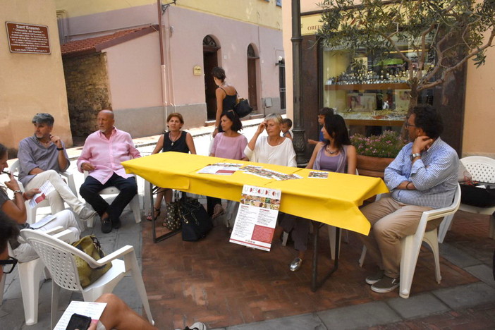 Grazie al consorzio 'In Riviera' 18 comuni si uniscono per diffondere le prelibatezze del ponente ligure Grazie al consorzio 'In Riviera' 18 comuni si uniscono per diffondere le prelibatezze del ponente ligure