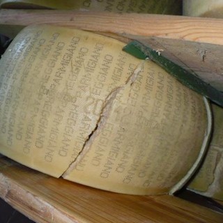 Imperia: domani all'Arci Rifondazione Comunista distribuisce il parmigiano 'partigiano' Imperia: domani all'Arci Rifondazione Comunista distribuisce il parmigiano 'partigiano'