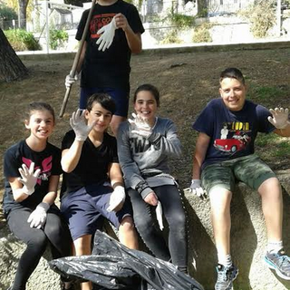 Cervo: educazione civica attiva per i ragazzi della scuola secondaria, con la pulizia ai Giardini del Villaggio dei Fiori (Foto) Cervo: educazione civica attiva per i ragazzi della scuola secondaria, con la pulizia ai Giardini del Villaggio dei Fiori (Foto)