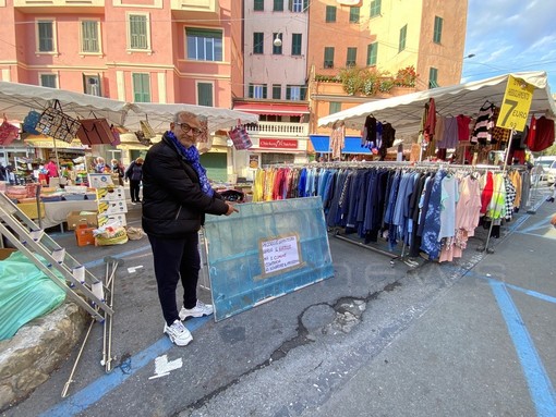 Sanremo: dopo un mese continua la protesta al mercato, "Arriveremo sotto al Comune se sarà necessario" (foto e video)