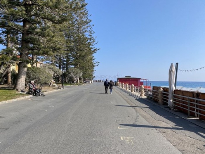 Bordighera, riqualificazione della passeggiata a mare. Il consigliere di maggioranza Gavioli firma petizione contro: "Intervento ok ma avevo perplessità sul progetto"