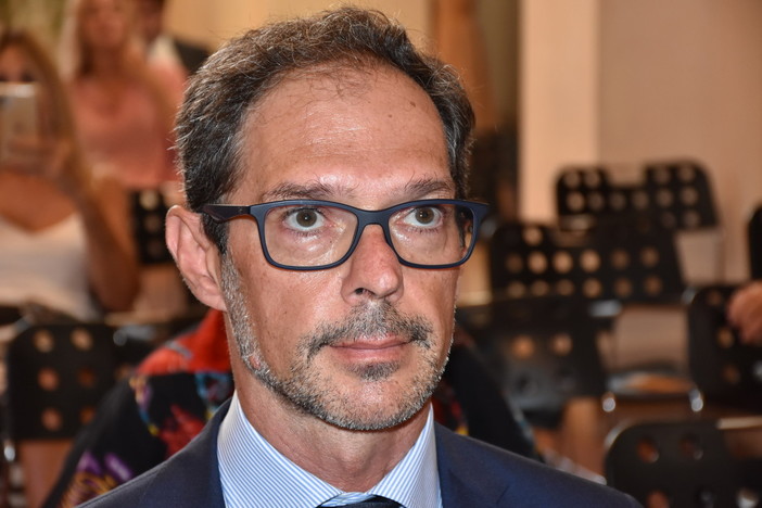 Bordighera: gomme bucate all'auto del Sindaco in via Balbo, probabile atto intimidatorio